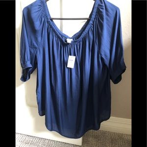 Brand new off shoulder top from Gap. Sz M
